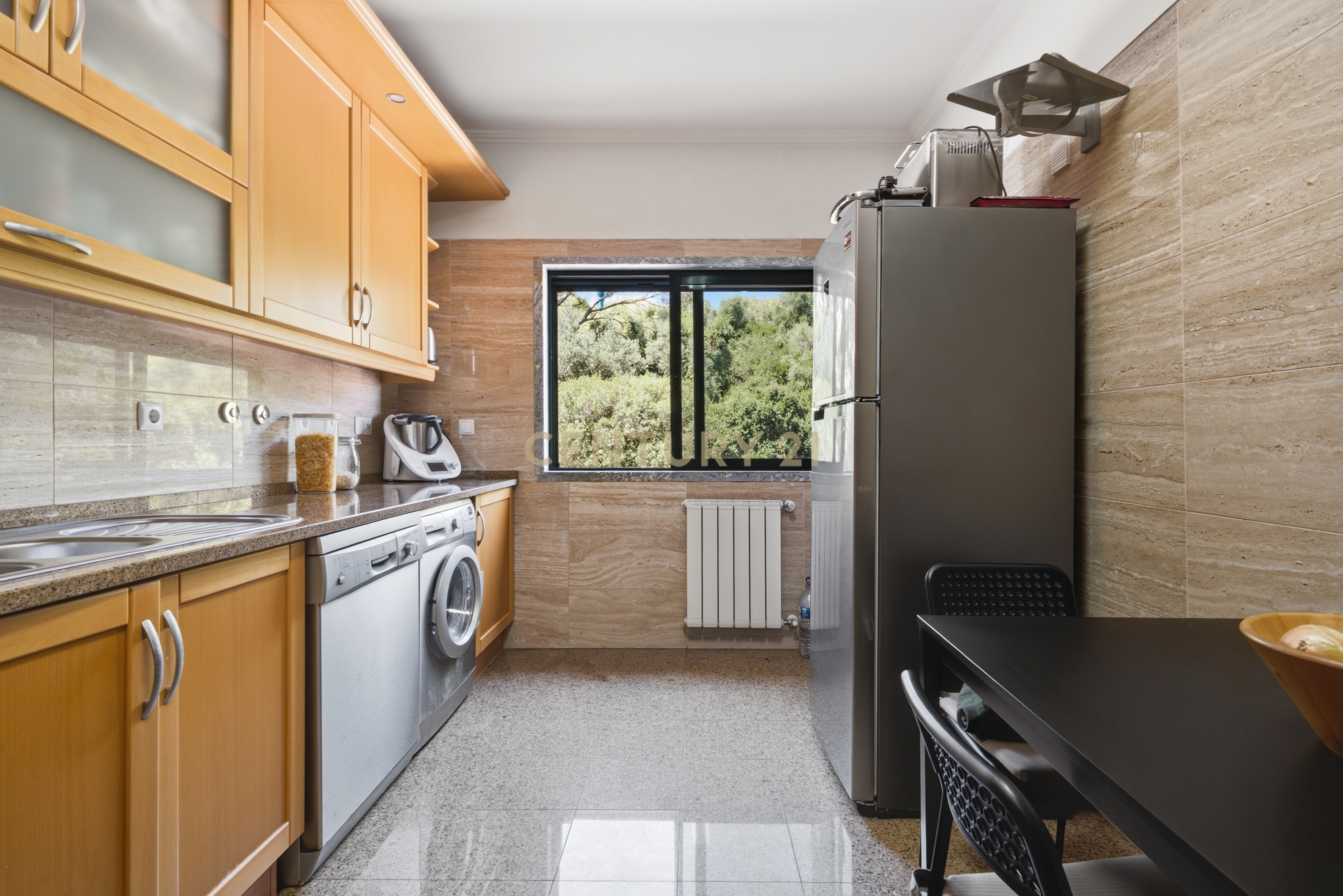 Fotografia 12 de Elegante Apartamento T3 no Estoril com Box Fechada para 3 carros a poucos metros da praia