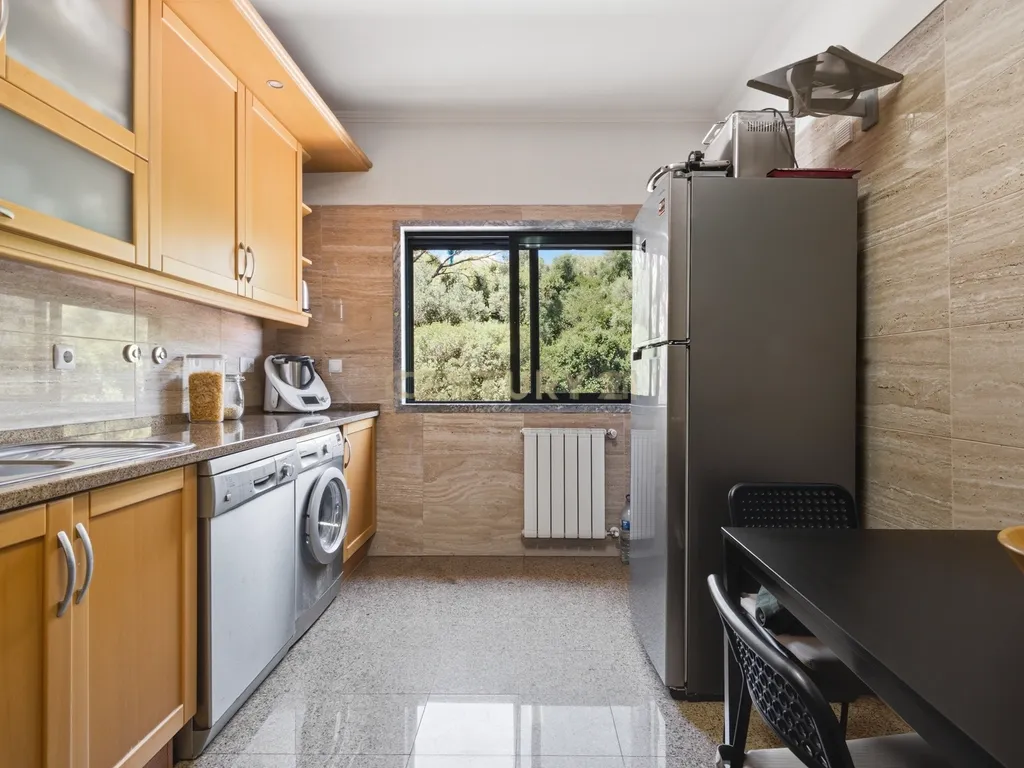 Elegante Apartamento T3 no Estoril com Box Fechada para 3 carros a poucos metros da praia - Image 12