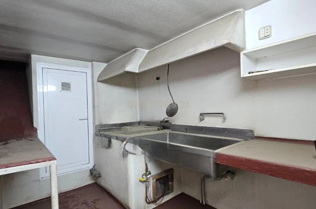 GRANDE CASA À VENDA NO CENTRO DA VILA DE CERVELLÓ, A APENAS 15 KM DE BARCELONA E DO AEROPORTO EL PRAT - IDEAL PARA VÁRIAS FAMÍLIAS OU COMO MASIA SEM JARDIM - Image 20