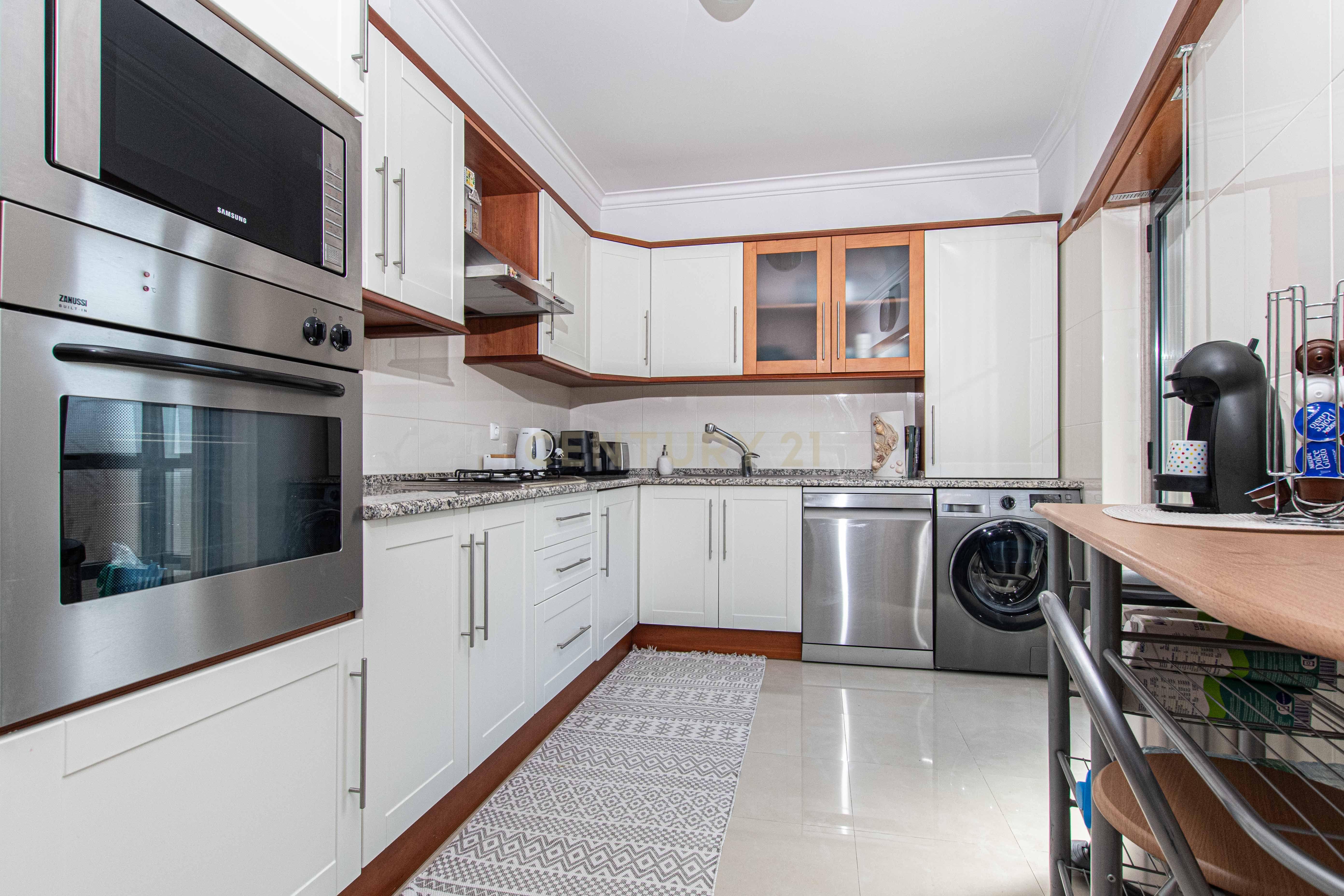 Fotografia 11 de T2 na Cotovia, Sesimbra | Varandas e Lugar de Garagem