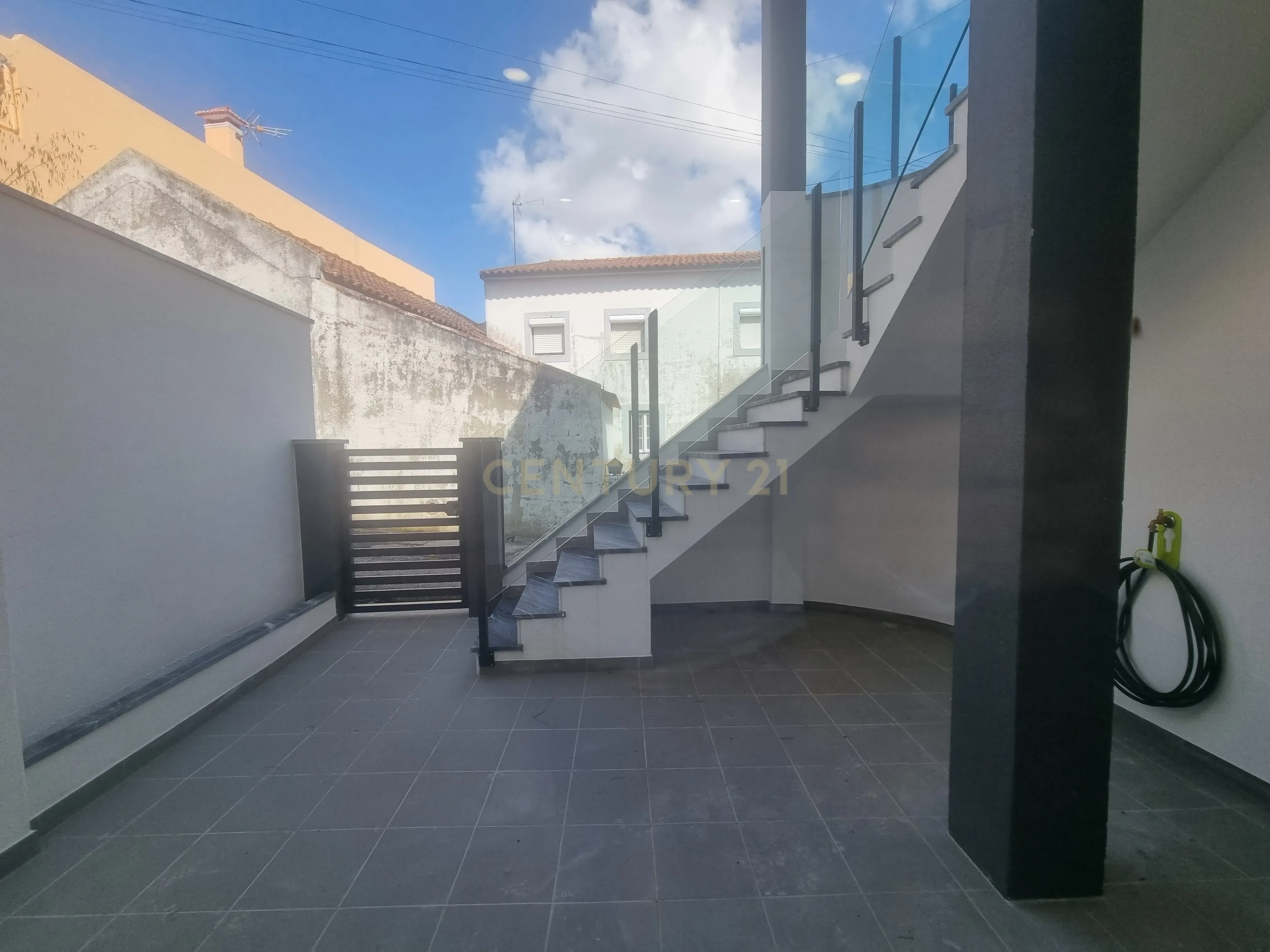 Moradia T2+1 Nova com garagem - Image 21