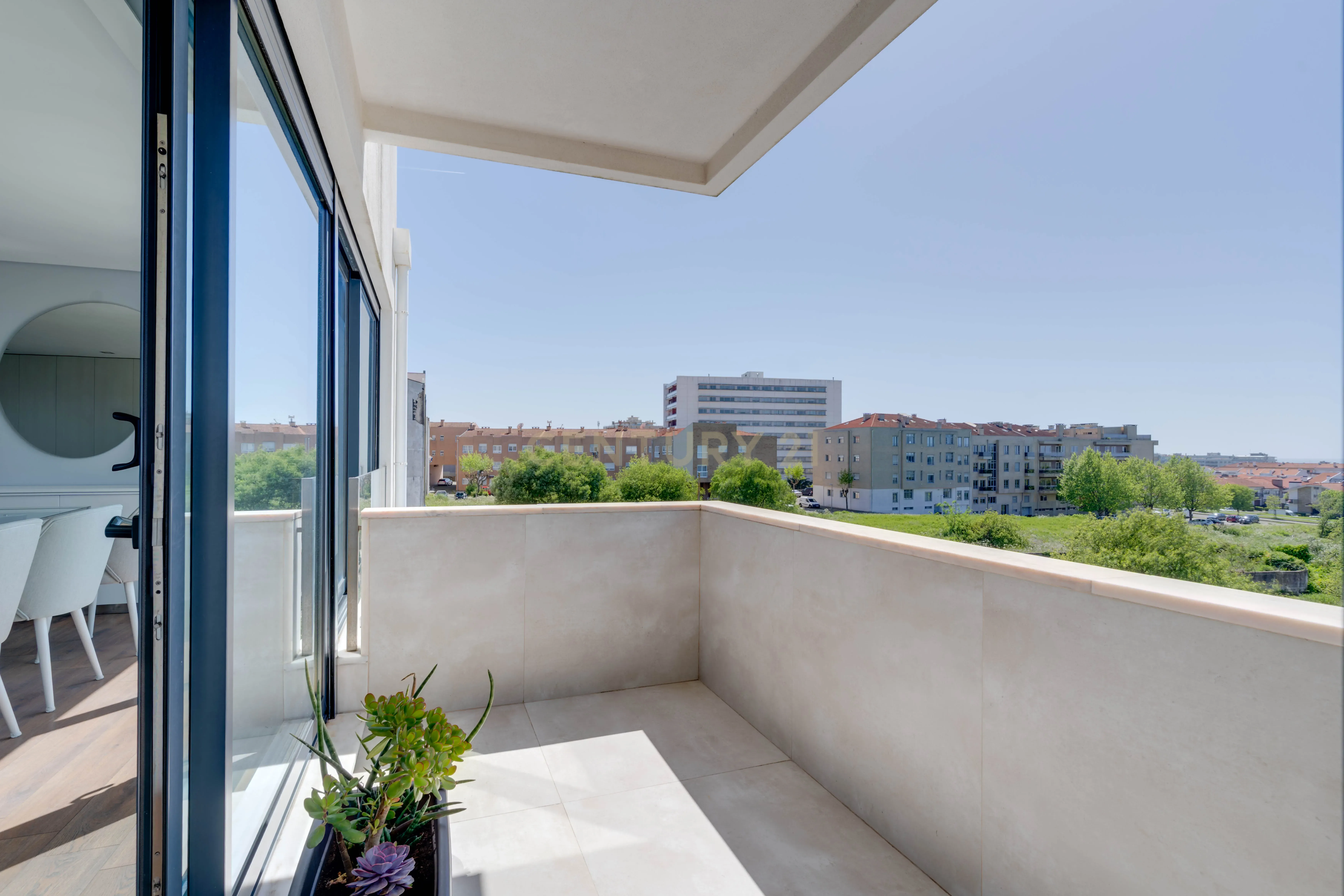 Apartamento T3 como Novo com Vista Mar em Espinho - Image 7