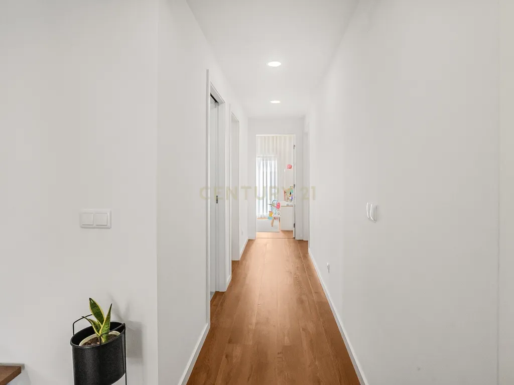 T3 duplex - Quinta da Fábrica - Corroios - Image 16