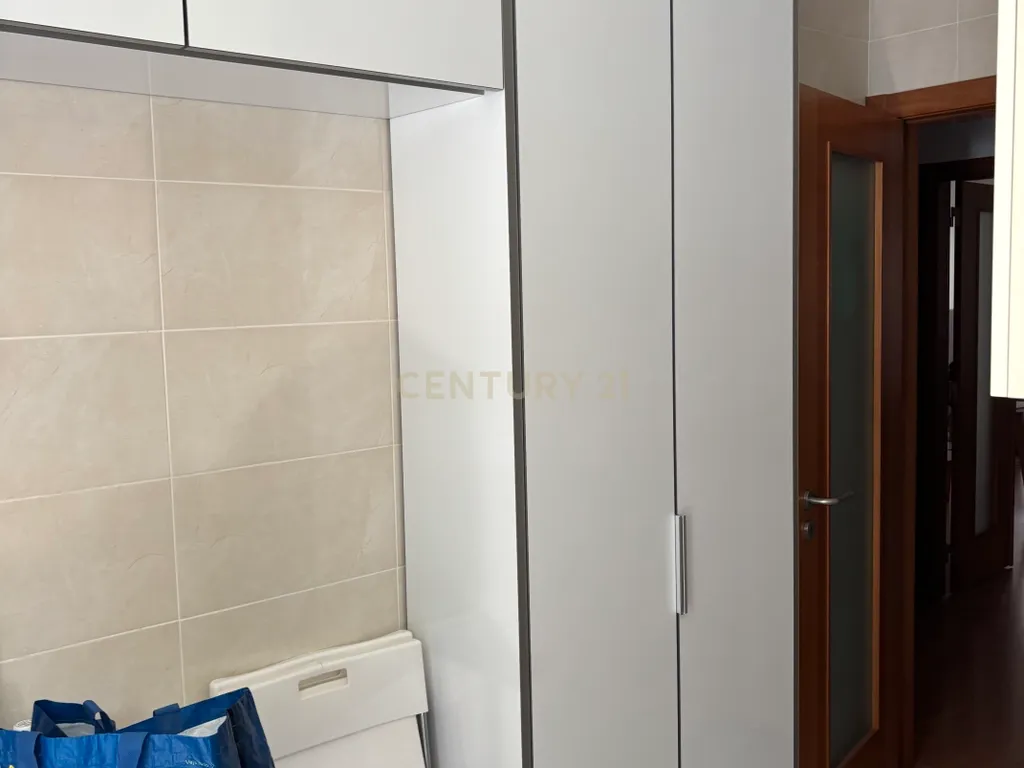 Apartamento T2 com Garagem em Localização Privilegiada - Image 18