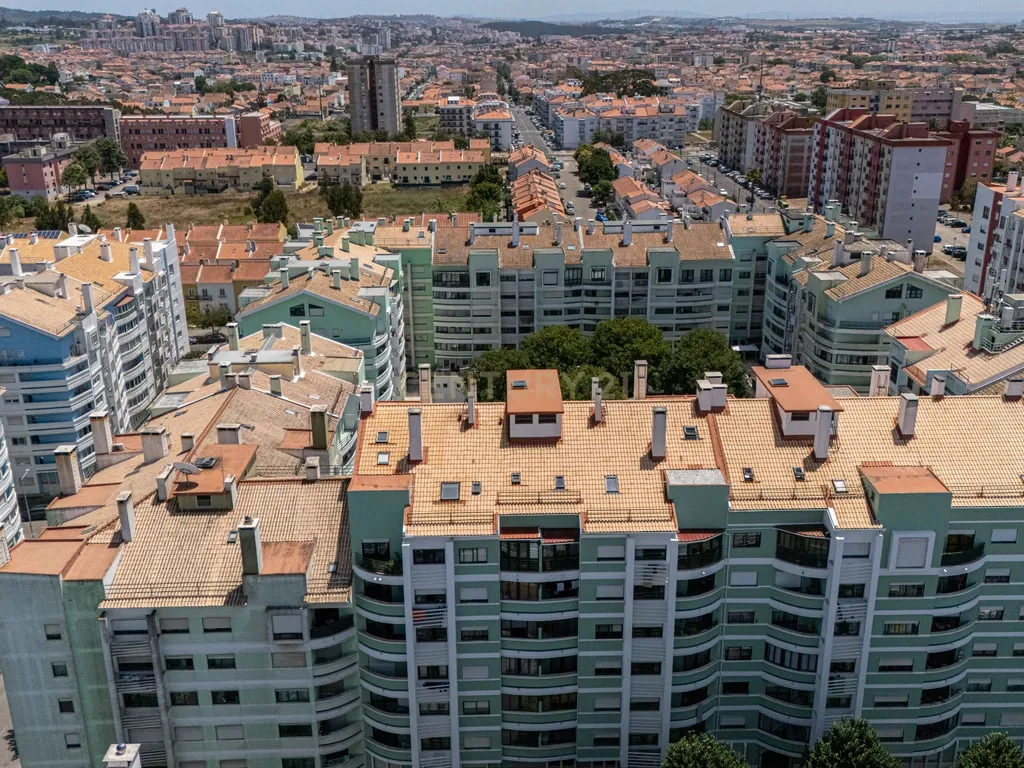 Apartamento T3 com varandas e Estacionamento | Cavaleira – Algueirão Mem Martins - Image 37