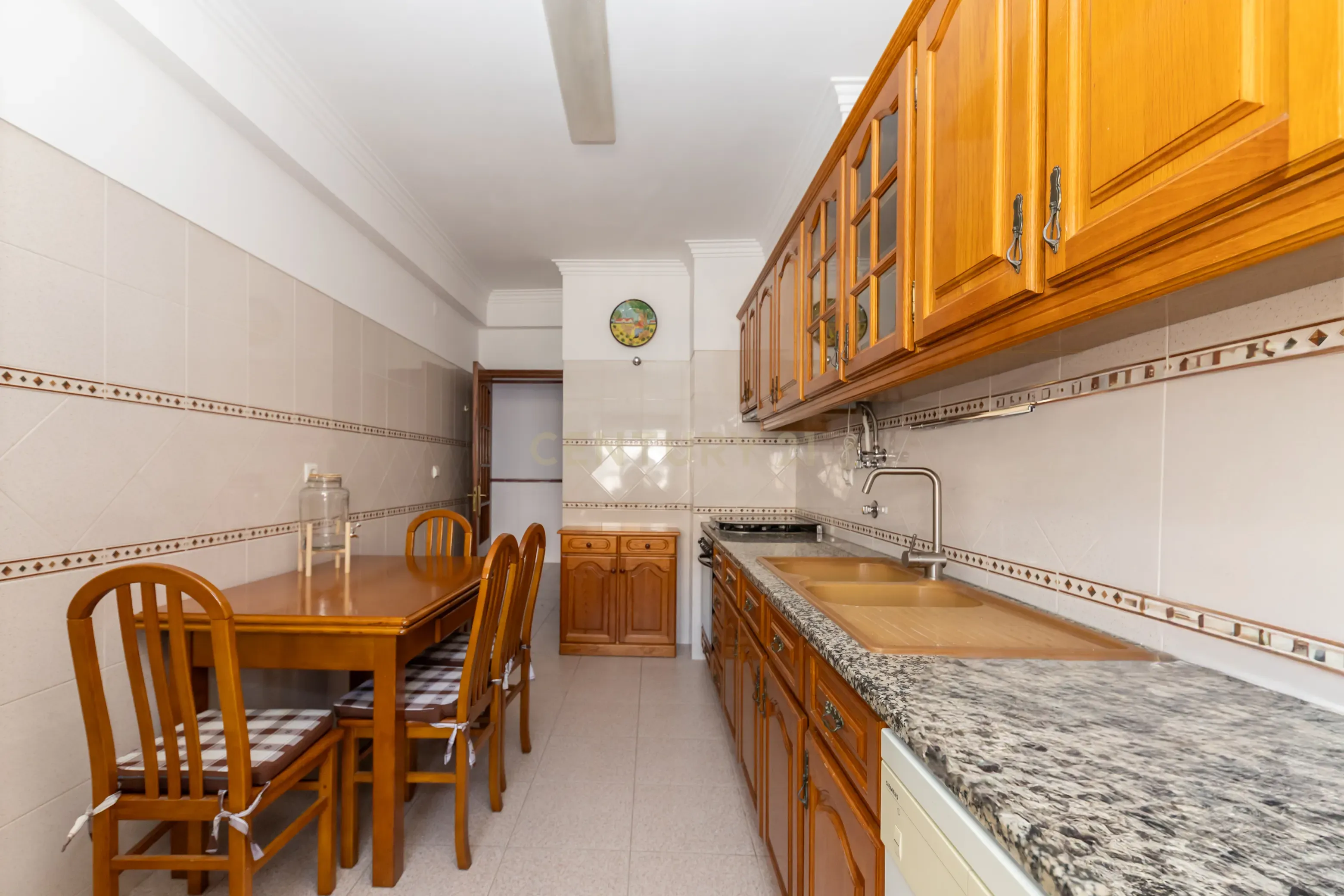 Apartamento T3 para arrendamento – Quinta da Marialva, Corroios - Image 8