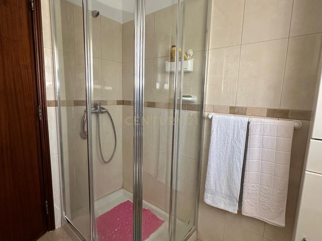 APARTAMENTO T2 | LOCALIZAÇÃO CENTRAL EM TIRES | EM EXCELENTE ESTADO DE CONSERVAÇÃO  - Image 4