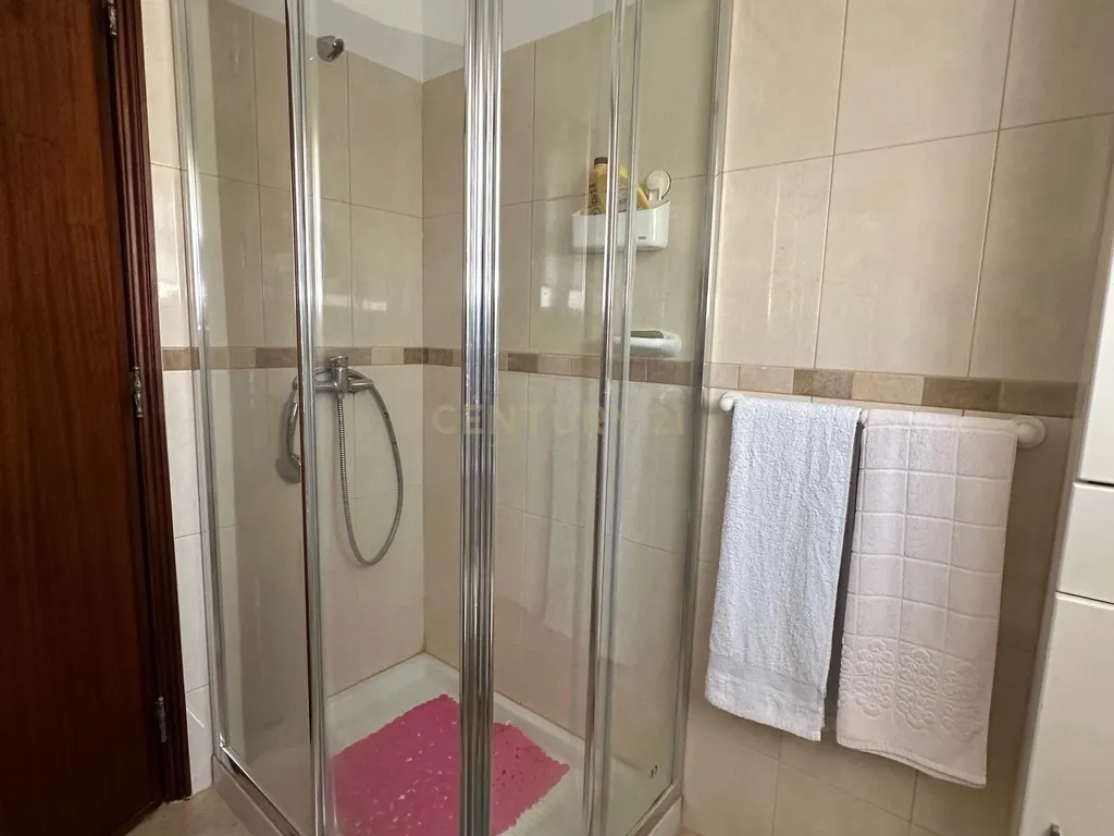 APARTAMENTO T2 | LOCALIZAÇÃO CENTRAL EM TIRES | EM EXCELENTE ESTADO DE CONSERVAÇÃO - Image 4
