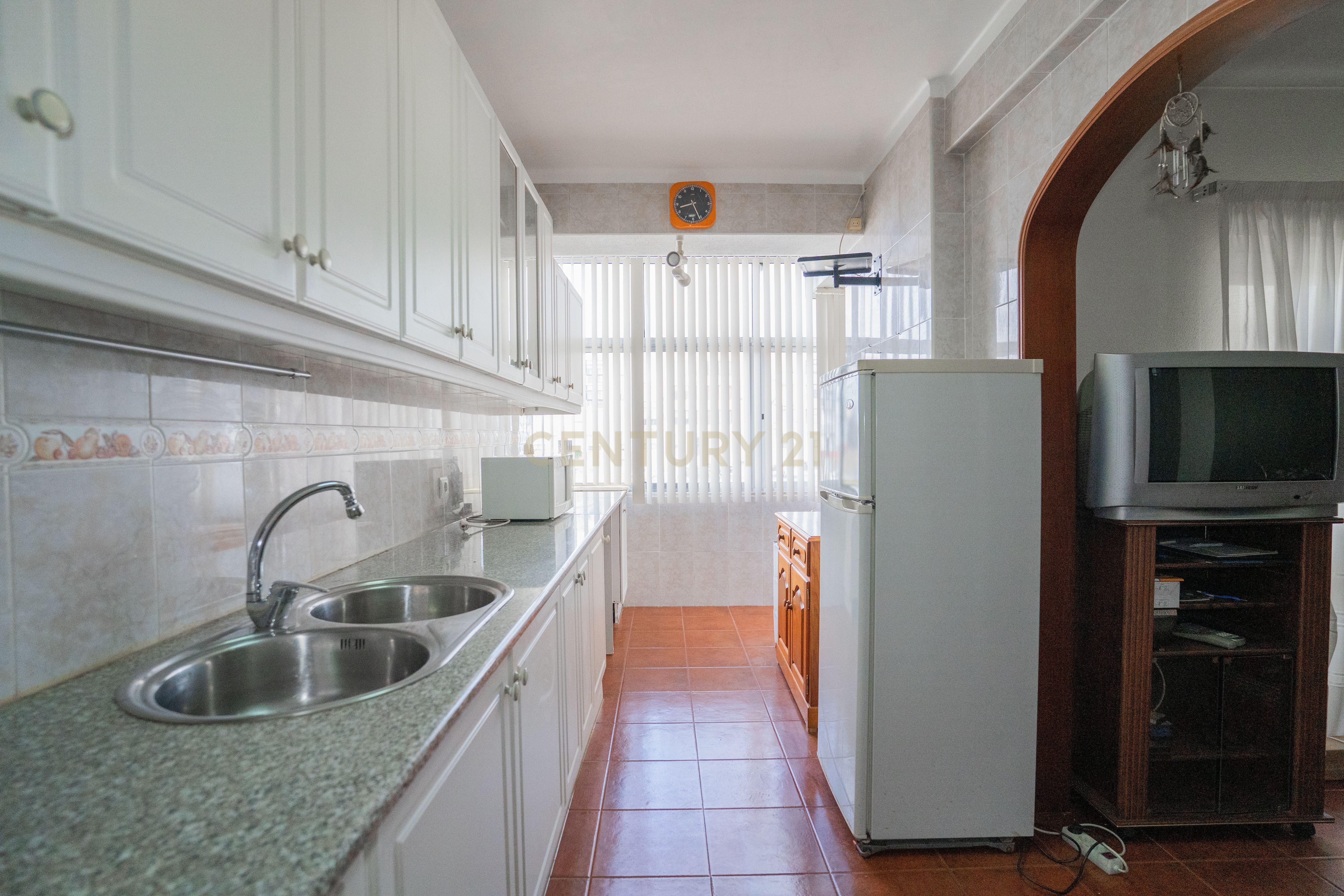 Fotografia 10 de Apartamento T4 localizado no Bairro dos Arneiros, em Caldas da Rainha