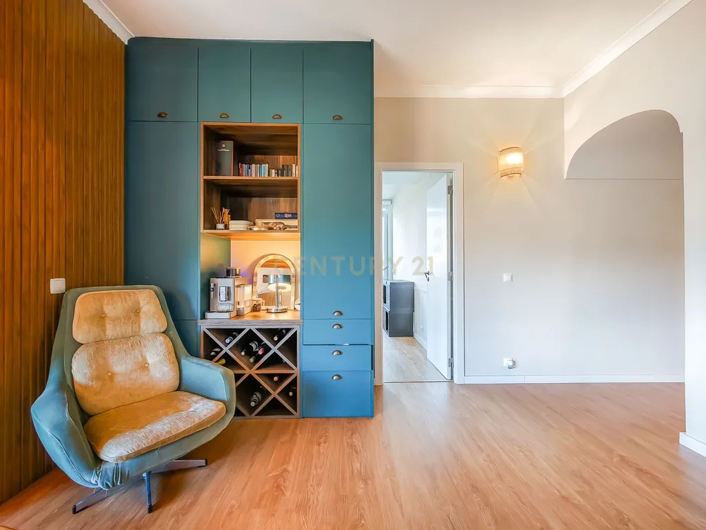 Apartamento T1+1 Remodelado com Elevador | Pampilheira | Cascais - Image 17