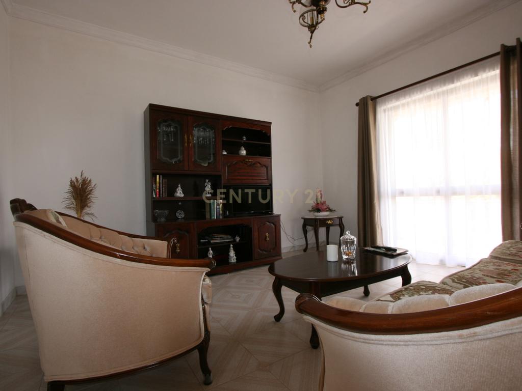 Propriedade de estilo tradicional T3+1, anexo e lote de 8080 m2 em Portela, São Bartolomeu de Messines - Image 10