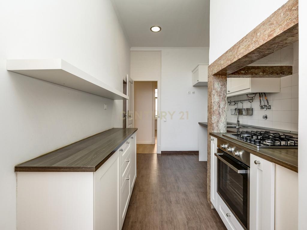 Arrendamento de Apartamento T3, Renovado, na Lapa - Estrela - Image 4