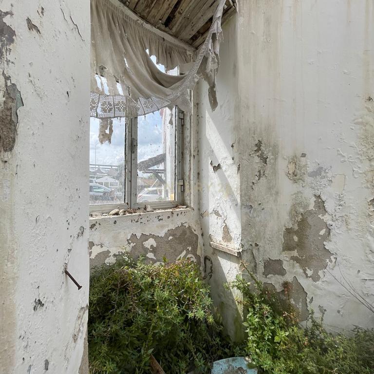 Agregado de três moradias com terreno de 1330m2, no Casal Novo do Rio - Image 14