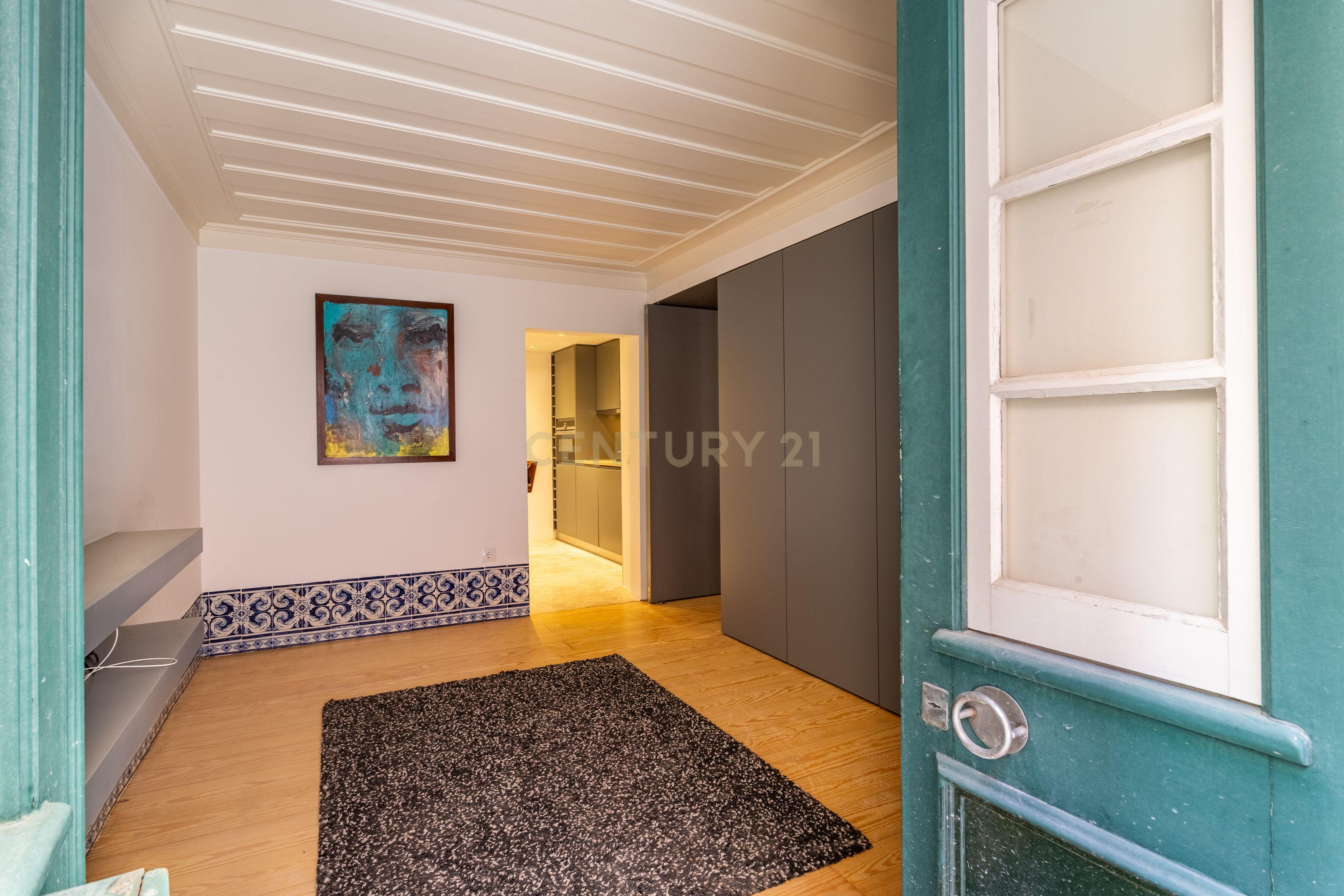 Fotografia 2 de Apartamento T1 renovado no coração da Misericórdia, Lisboa