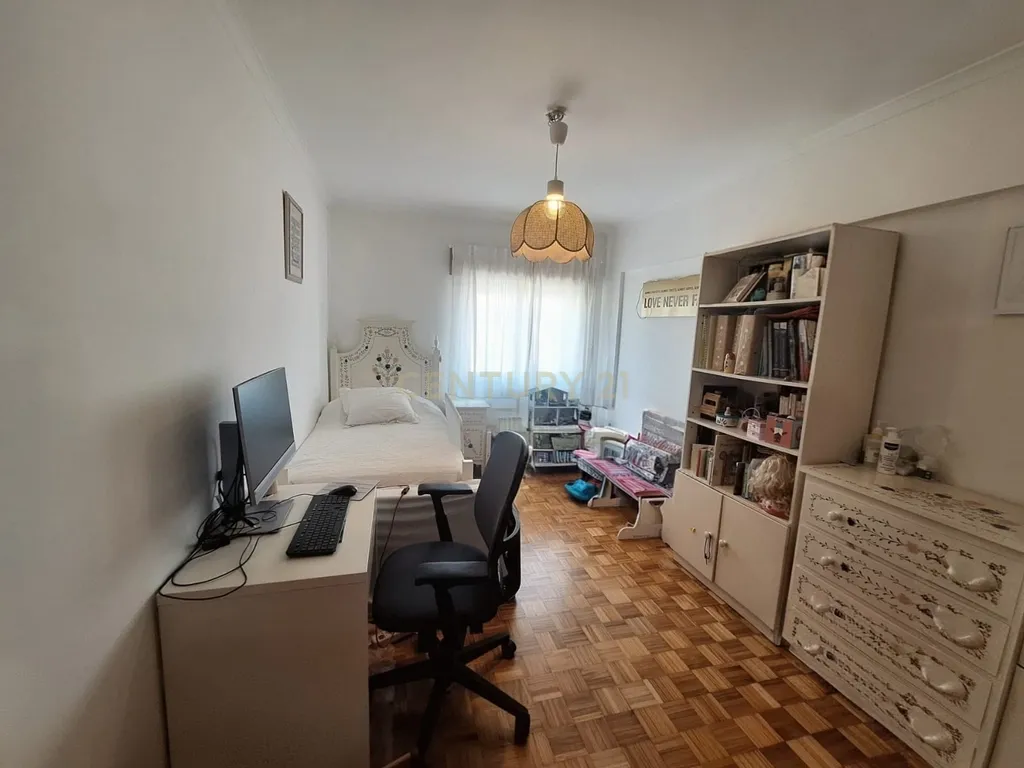 Apartamento T2 no Alto da Faia em Telheiras - Image 12