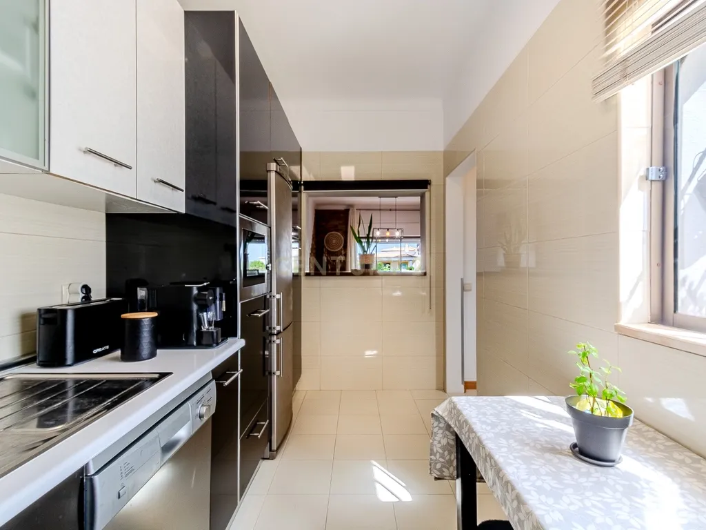 Apartamento T2 de 105m2 com Varanda e Vista Campo – Páteo, Albufeira - Image 8