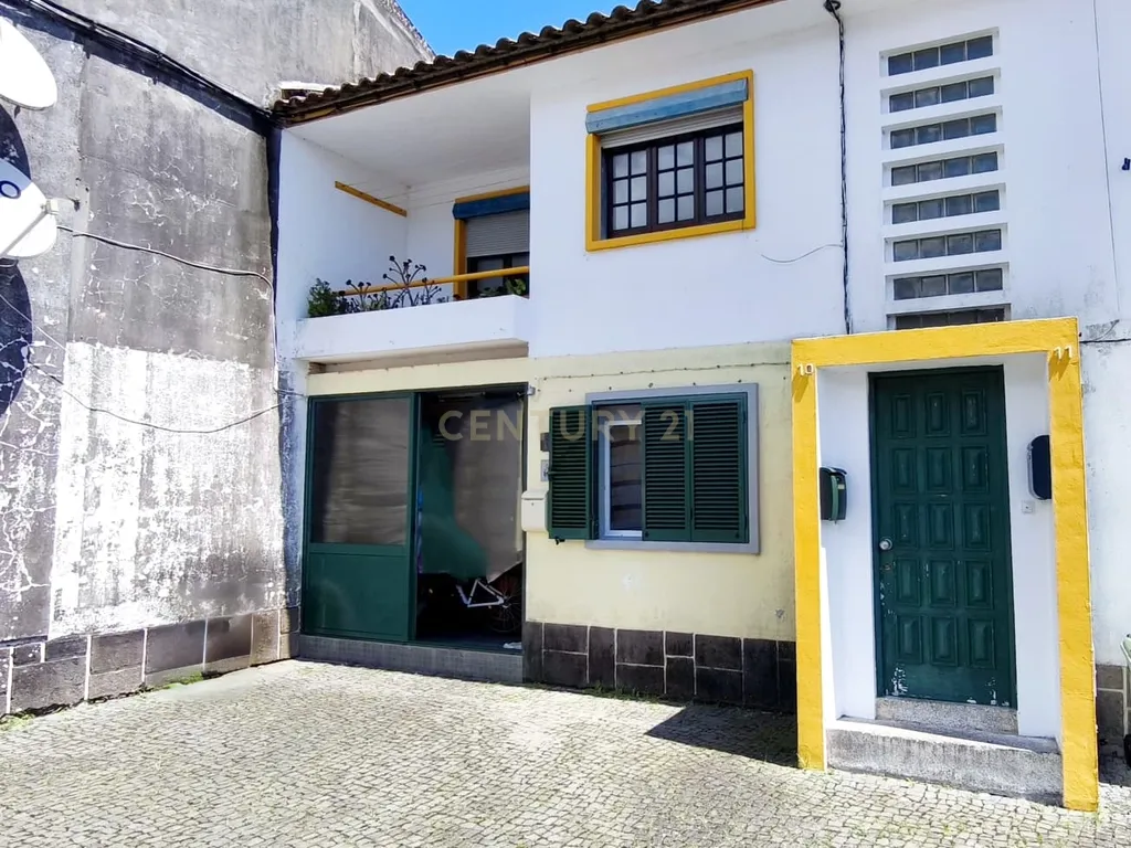 Apartamento T2 no centro da Vila da Povoação, excelente oportunidade de investimento em São Miguel - Image 2