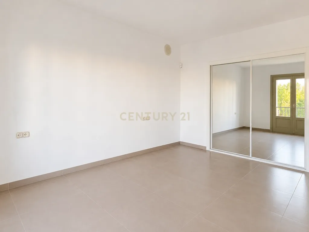 Grande moradia independente com vista para o mar, piscina privada e enorme potencial em Benalmádena - Image 21