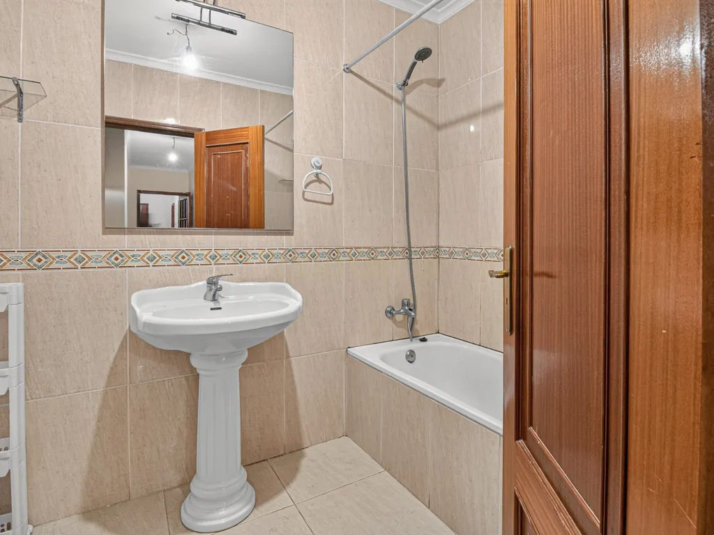 Apartamento T3 com Garagem Fechada, excelente localização!! - Bragança - Image 14