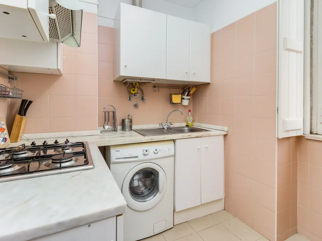 Apartamento T1 em Alfama para arrendamento - Image 17