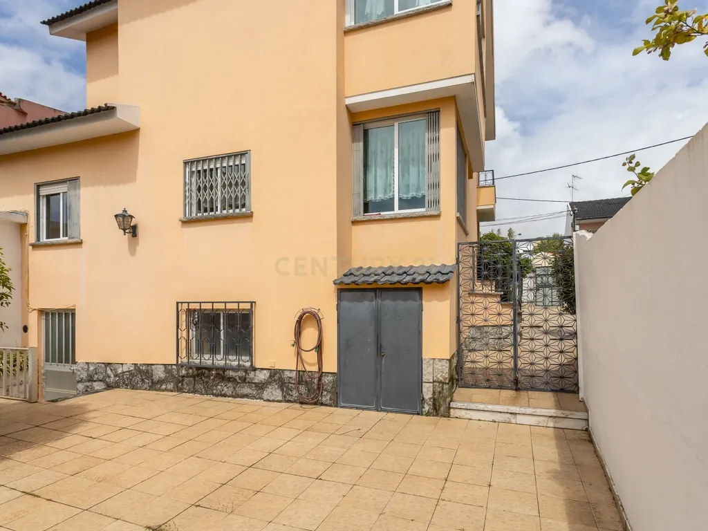 Moradia T5 com cave, garagem e espaço exterior na Madorna - Parede - Cascais - Image 5