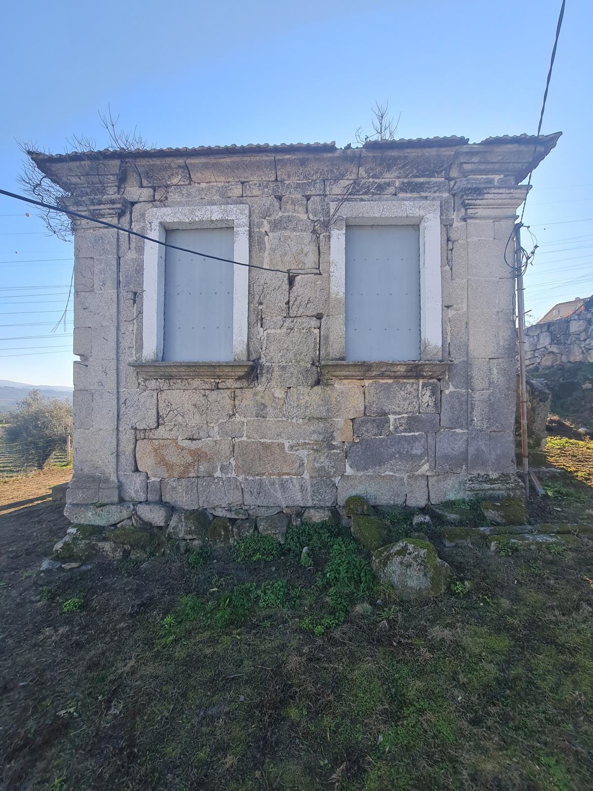 Fotografia 7 de Casa da Fonte, imovel com Apontamento historico para restauro