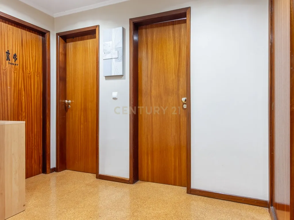 Apartamento T3 Duplex com Vista Desafogada no Monte da Caparica - Image 24