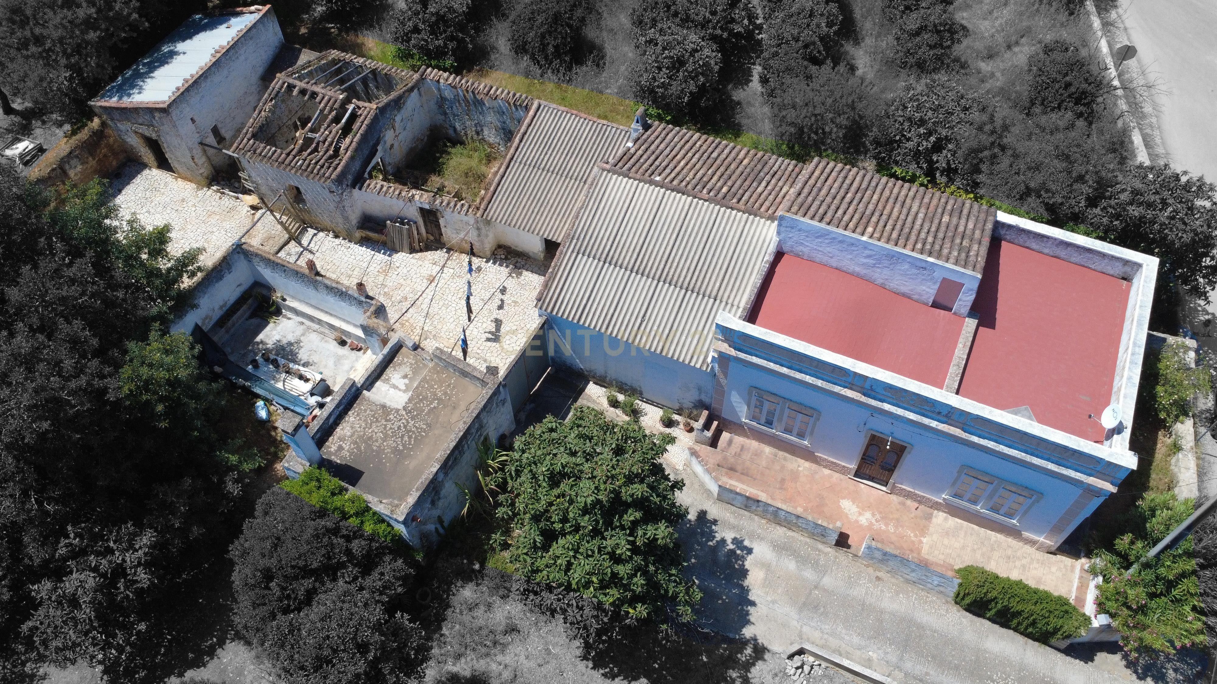 Fotografia 9 de Moradia térrea com terreno de 2.280 m² em Moncarapacho com excelente potencial de renovação
