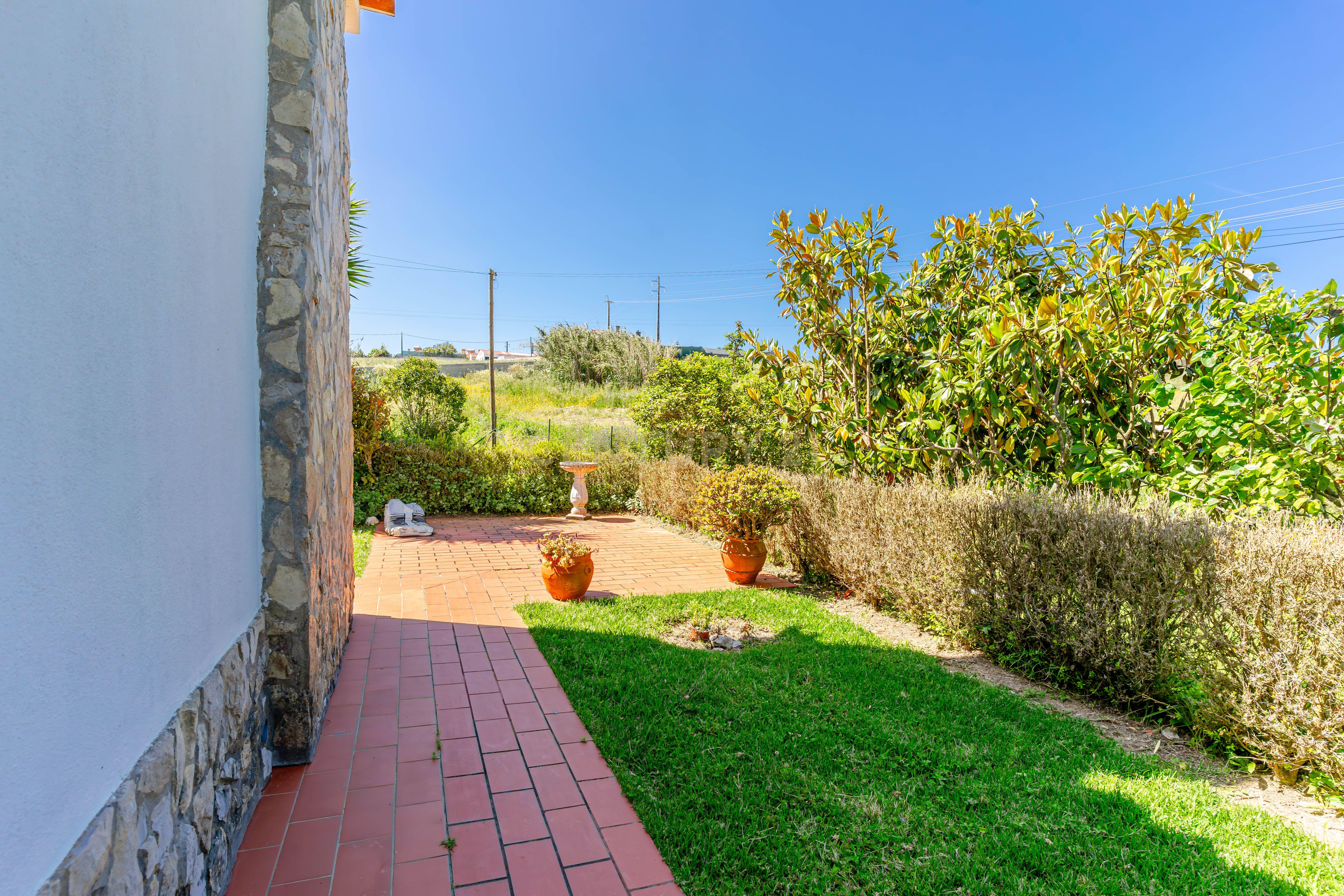 Espetacular Moradia T4 em Mafra com Jardim e Terraço - Image 52