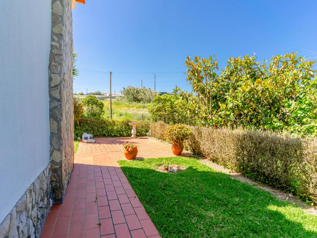 Espetacular Moradia T4 em Mafra com Jardim e Terraço - Image 52