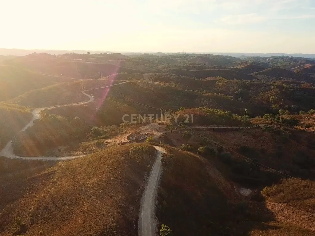 Propriedade com 18 hectares - Um Refúgio de Terra, Tradição e Tranquilidade em Santana da Serra - Image 12