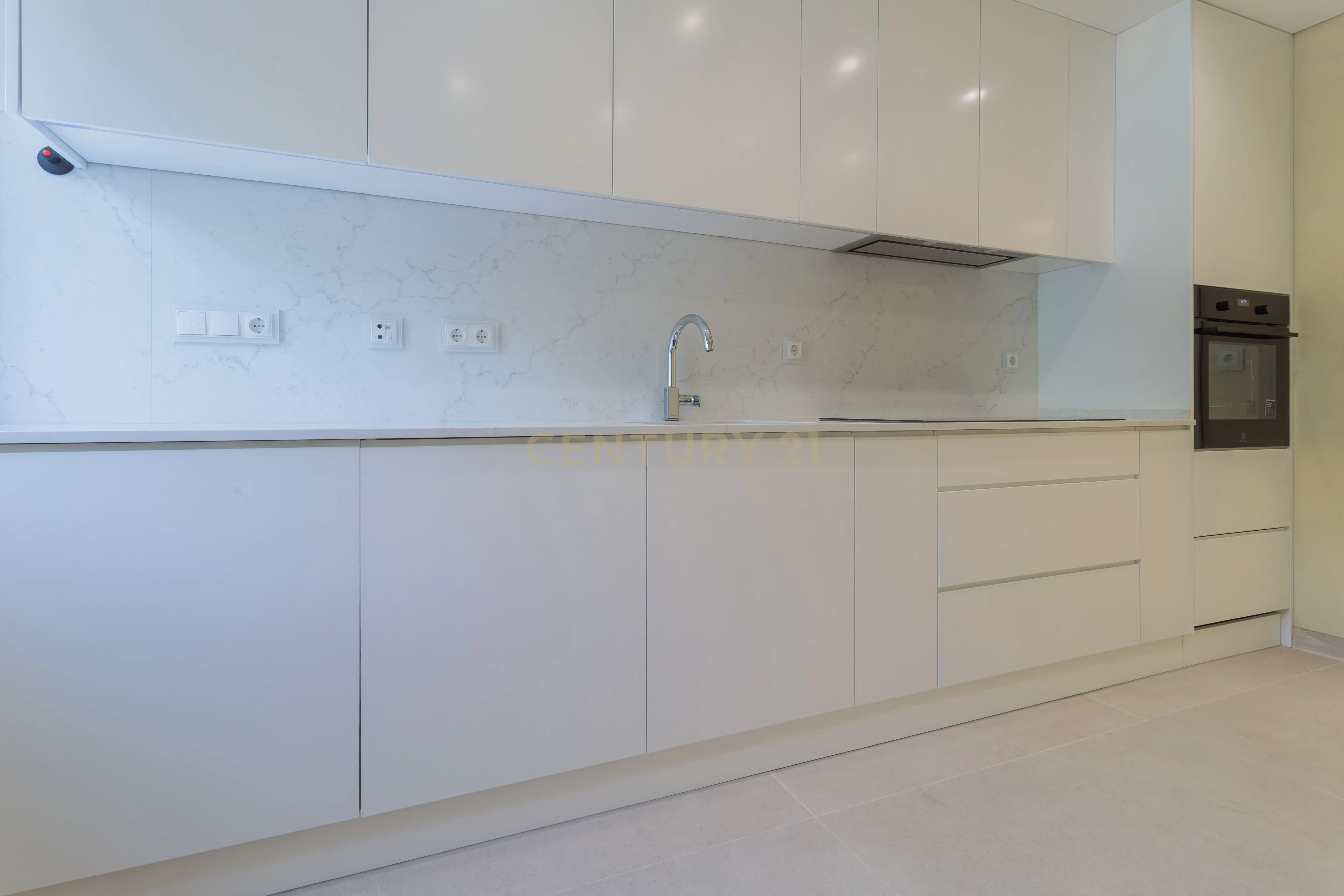 Fotografia 8 de T2 Renovado na Buraca | Modernidade, Conforto e Excelente Localização