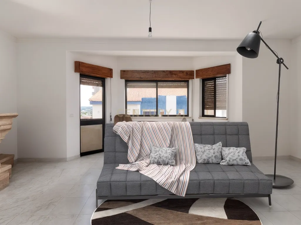 Apartamento T3 com garagem e arrecadação em Abrantes - Image 7