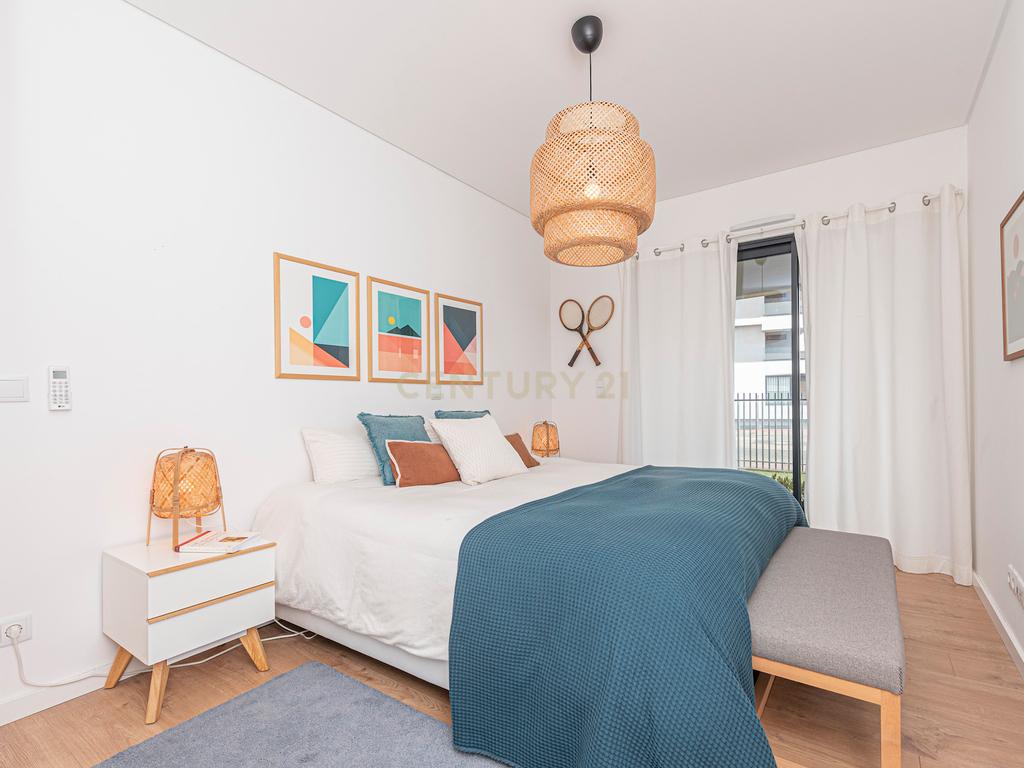 APARTAMENTO T2 NO EMPREENDIMENTO SKY CITY, COM TERRAÇO, VARANDA, PARQUEAMENTOS E ARRECADAÇÃO, EM CONDOMÍNIO COM JARDIM E PISCINA - Image 19