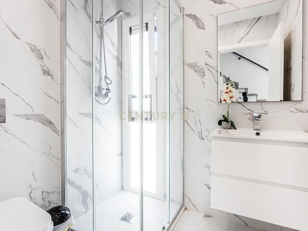 Moradia Contemporânea com Piscina a 5 minutos das praias da Costa da Caparica - Image 12