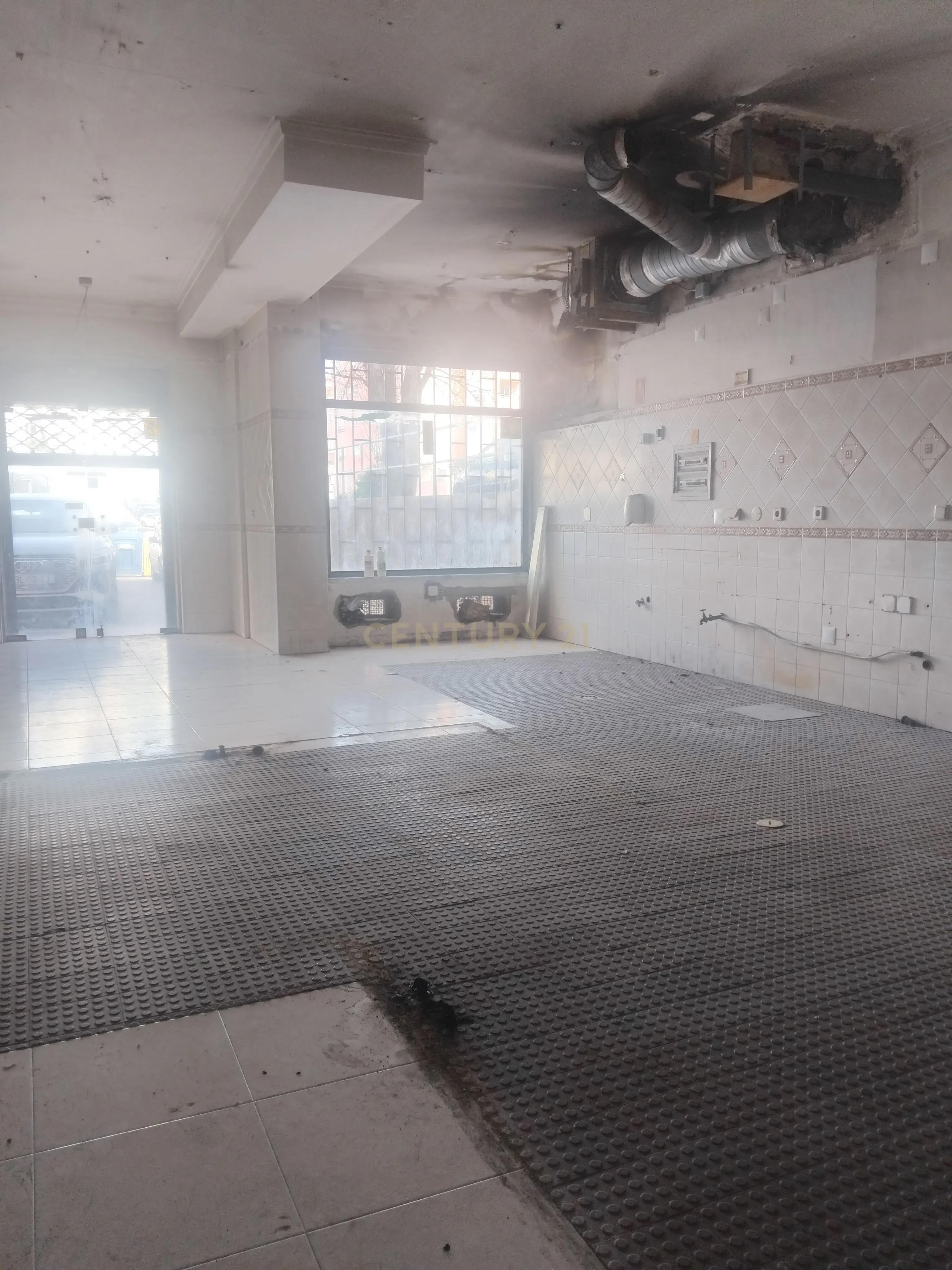 Loja com 69.05 m² | Espaço comercial | Monte Abraão, Queluz - Image 13