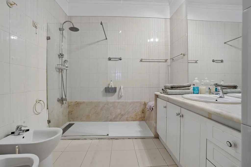 Apartamento Moderno em Campo Grande, Lisboa - 4 Quartos e Vista Panorâmica - Image 27