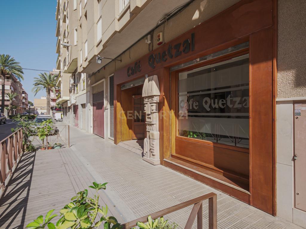 Traspasse de Café Bar totalmente operacional em Torrellano – Pronto para começar! - Image 3