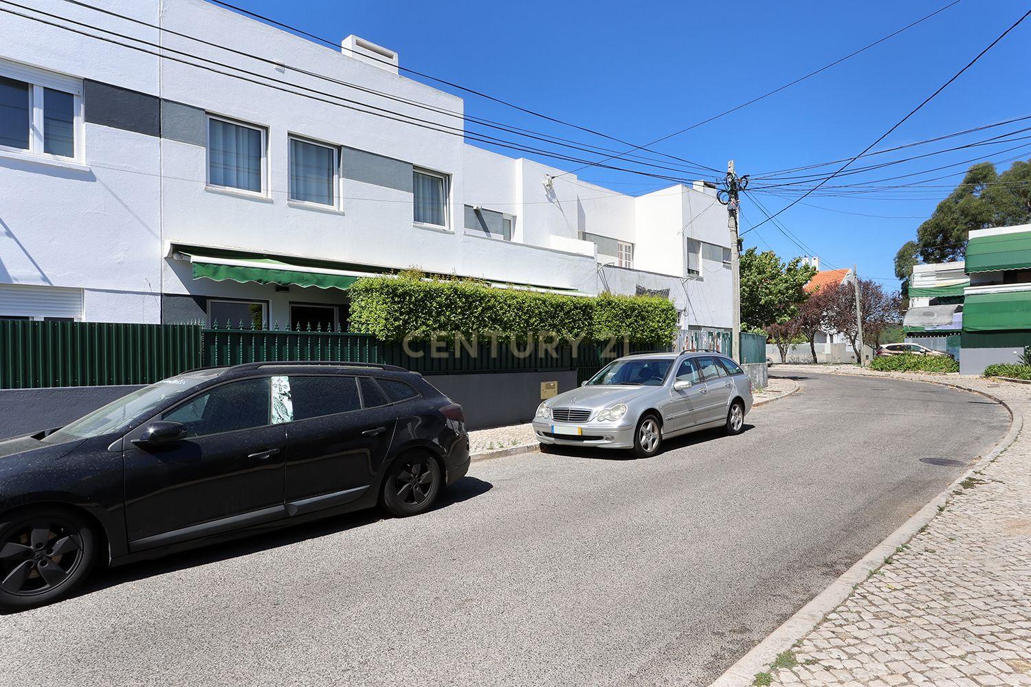 Moradia T2 à venda em Algés, Linda-a-Velha e Cruz Quebrada-dafundo, €650.000
