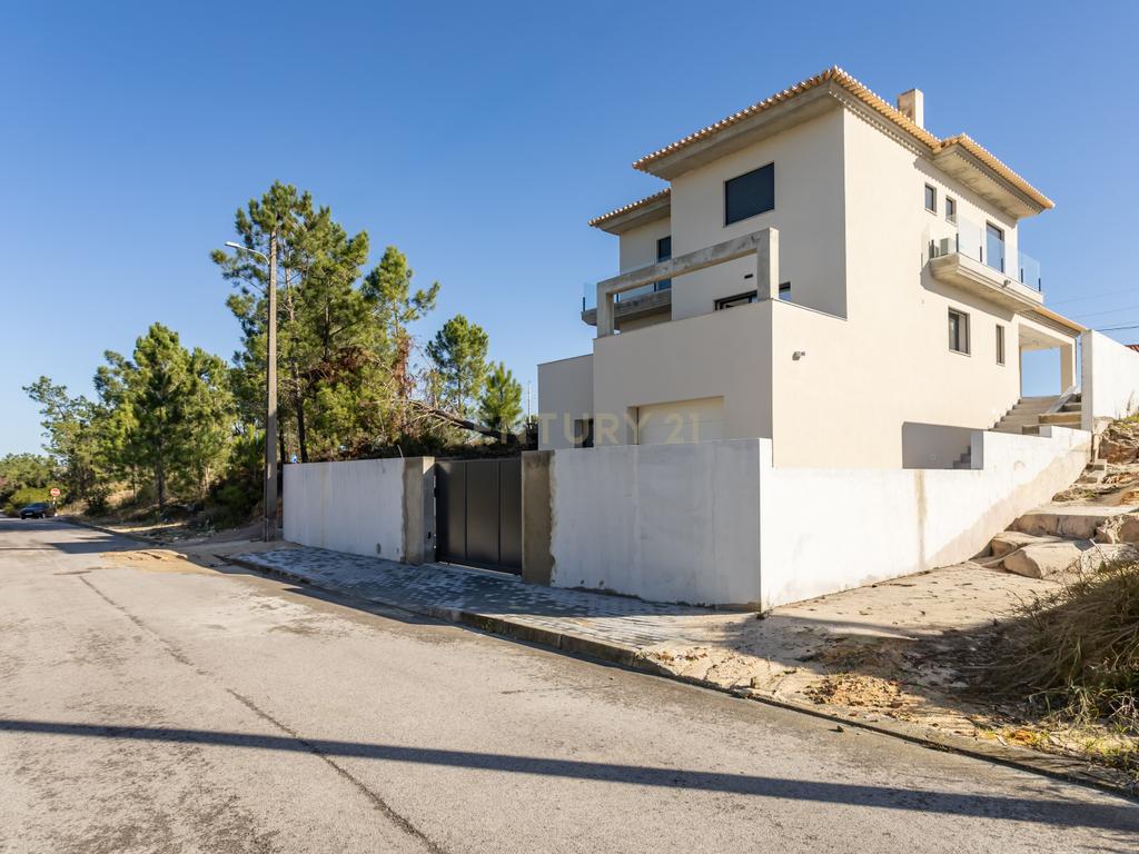 Carisma e boas áreas na sua Moradia Nova T4 Suites!!! no Pinhal do General - Image 15