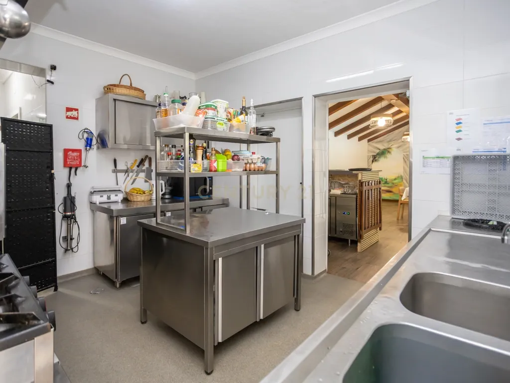 Fantástica Moradia Versátil com Piscina e Jardim, junto a serra da Arrábida – Setúbal - Image 83