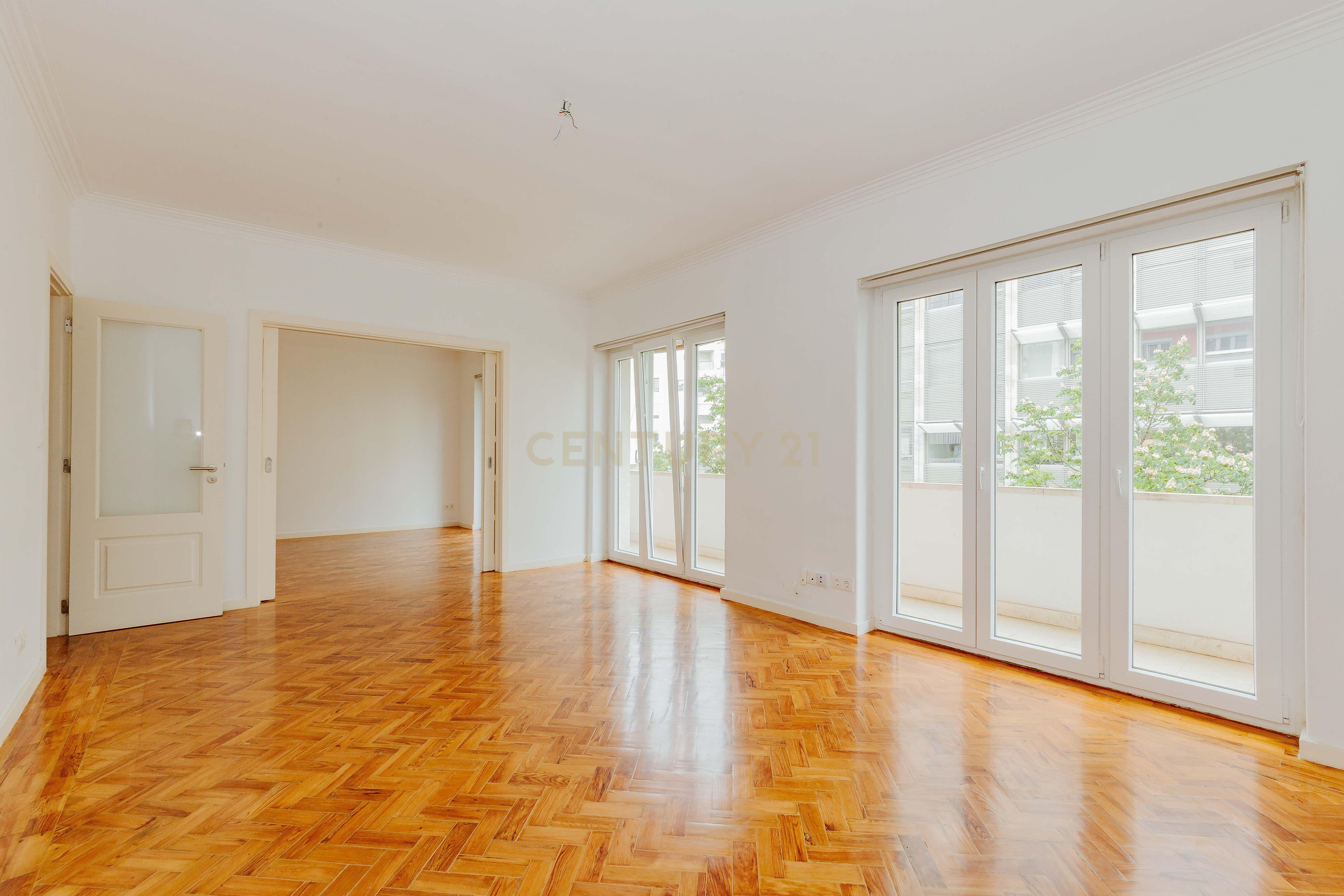 APARTAMENTO T5 REMODELADO SALDANHA LISBOA - Image 20