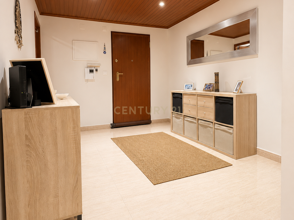 Apartamento T2 com Parqueamento | Rio de Mouro | Casais de Mem Martins - Image 2