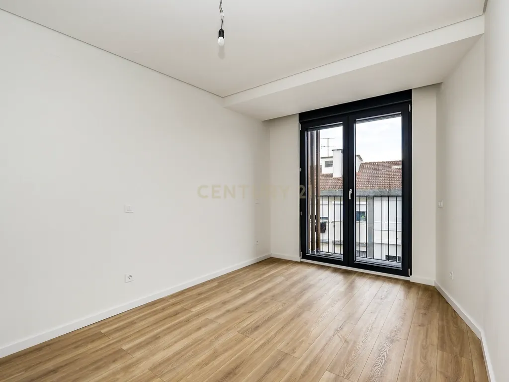 Viva o privilégio do Tejo: T3 Duplex exclusivo no coração de Santa Iria de Azóia! - Image 15