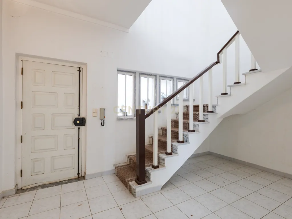 Moradia T4 Geminada à Venda na Marisol — 200 m² | Lote 900 m² | Piscina - Image 11