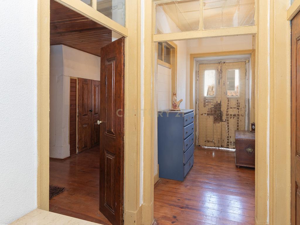 Moradia com Potencial de Investimento | Olhalvo - Alenquer - Image 12