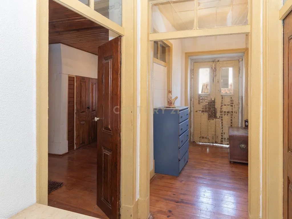 Moradia com Potencial de Investimento | Olhalvo - Alenquer - Image 12