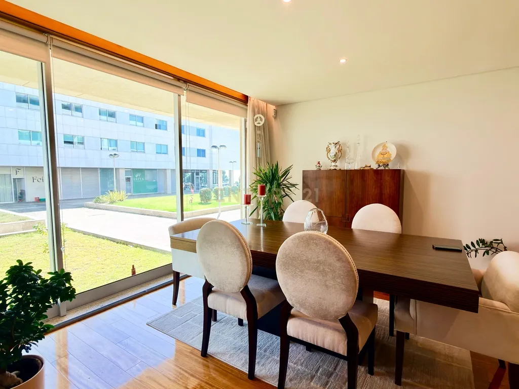 T3 NA 1ª LINHA DE MAR COM 2 LUGARES DE GARAGEM | LEÇA DA PALMEIRA - Image 3