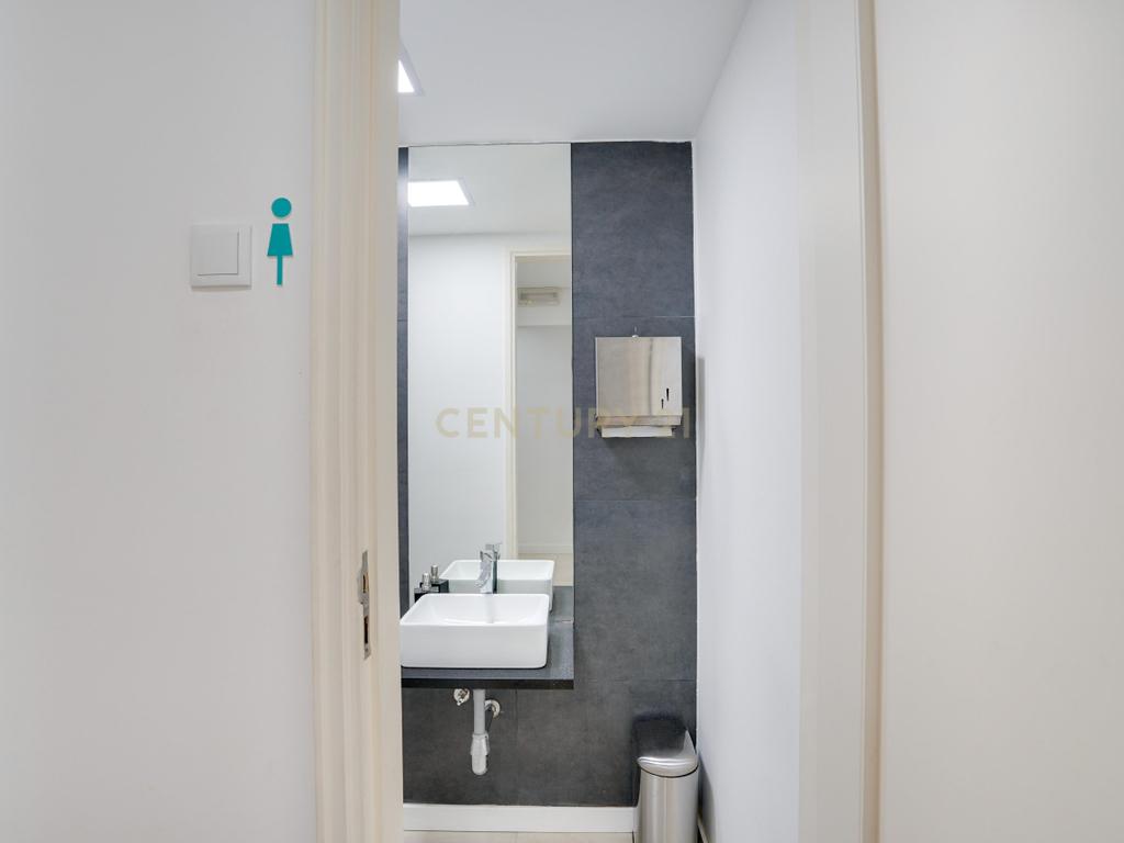 Apartamento T6 Avenida António Augusto de Aguiar - Image 11