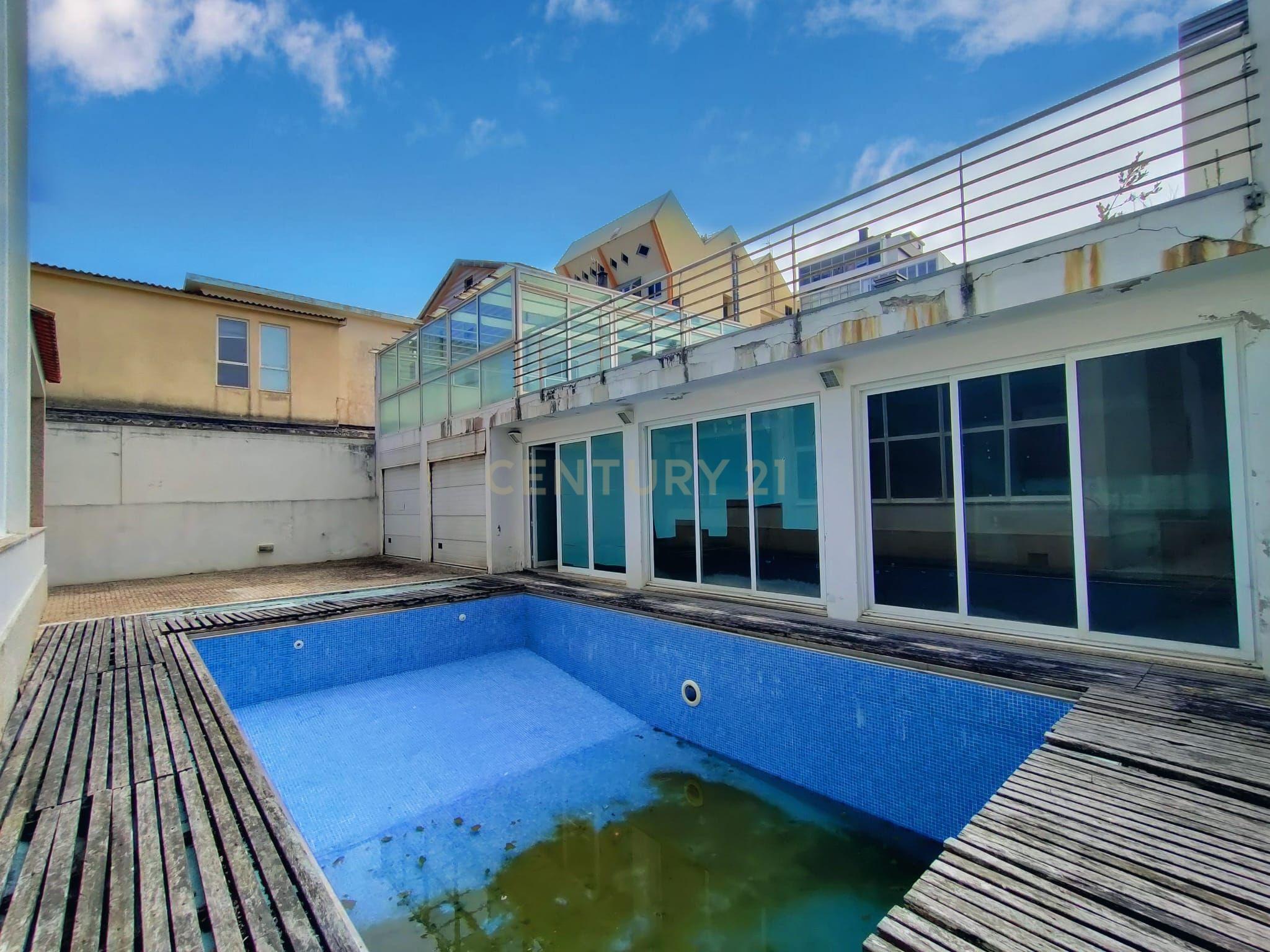 Moradia T5 com piscina a 50 metros da praia e da Avenida dos Banhos na Póvoa de Varzim - Image 47